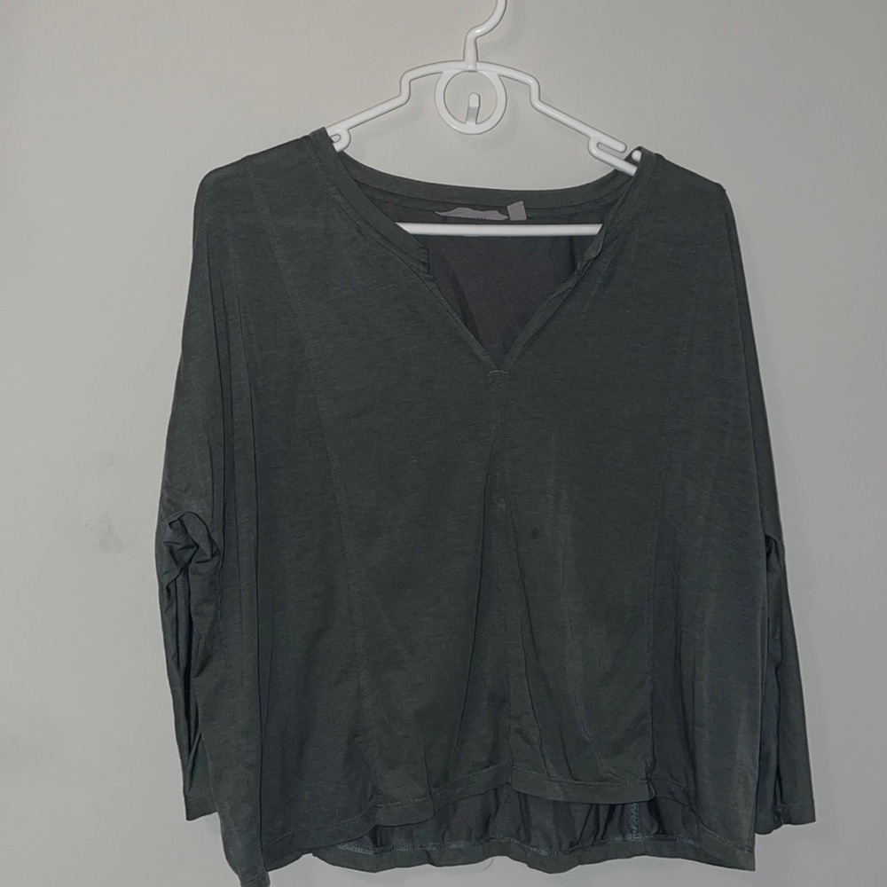 Athleta Muted Green Quarter Length Sleeve T-Shirt